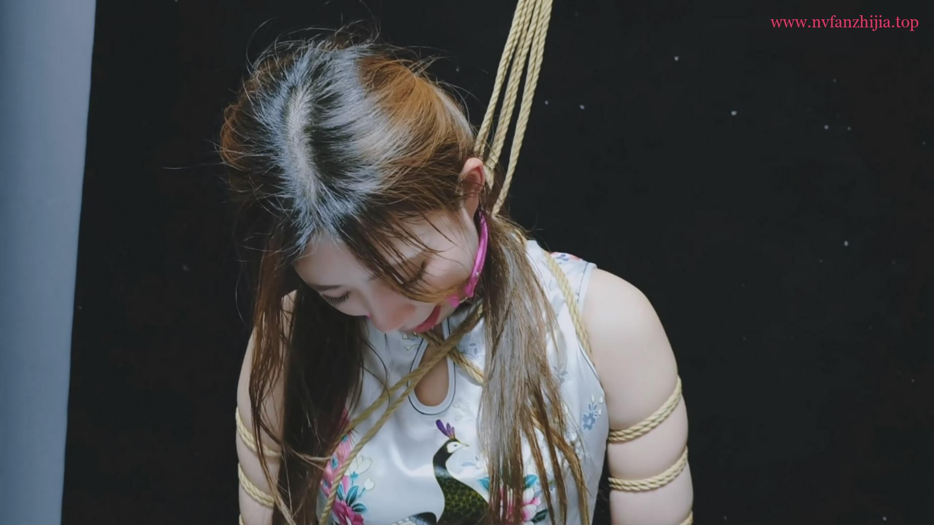 【鑫鑫工作室】中篇 三位女模特倾情演绎，女学生被特务抓住逼问情报下落，在各种KB,YK